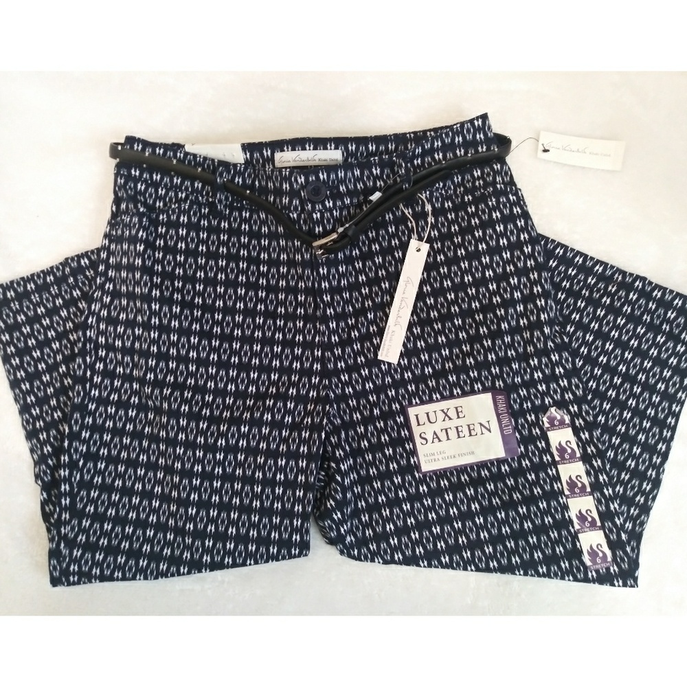Khaki Unltd. Belted Anita. Blue Printed Capri